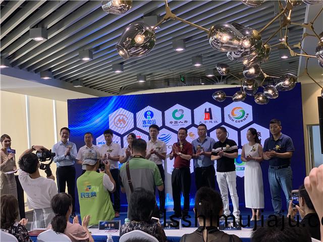 蕪湖(hu)金鷹(ying)世界(jie)中(zhong)心(xin)入(ru)駐(zhu)企業(ye)籤約(yue)儀式圓(yuan)滿成(cheng)功(gong)
